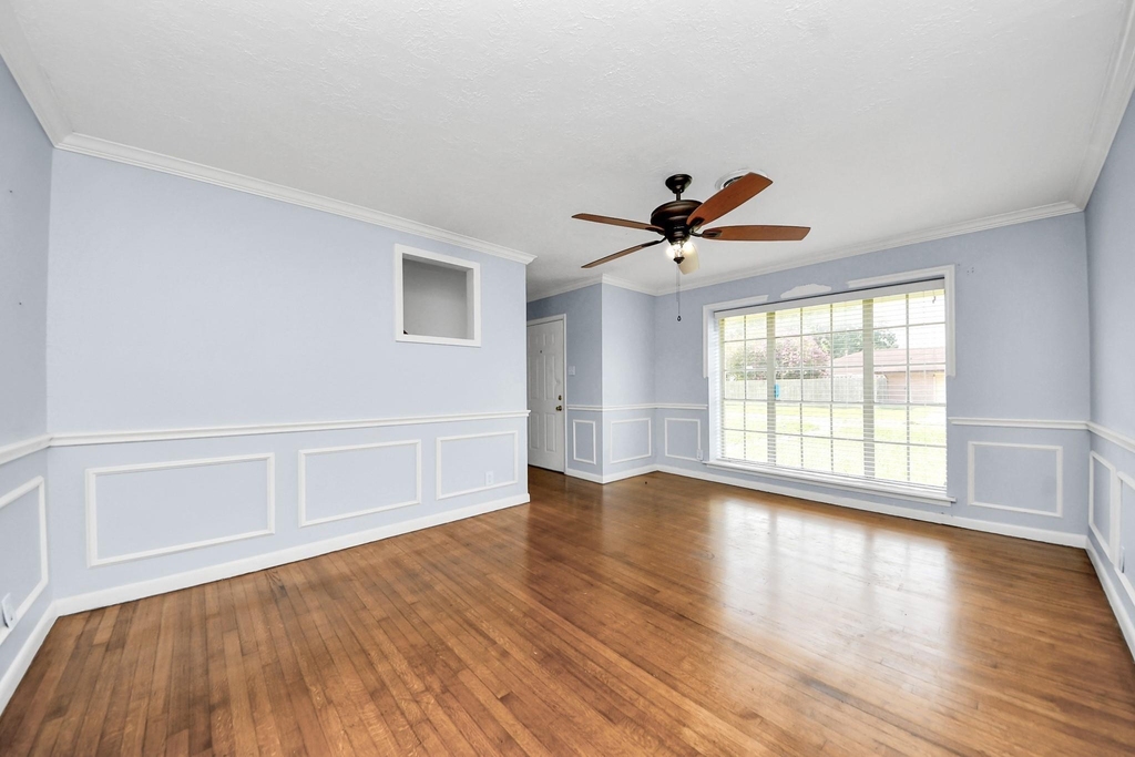 2513 Leslie Street - Photo 6