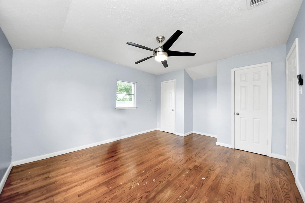 2513 Leslie Street - Photo 21