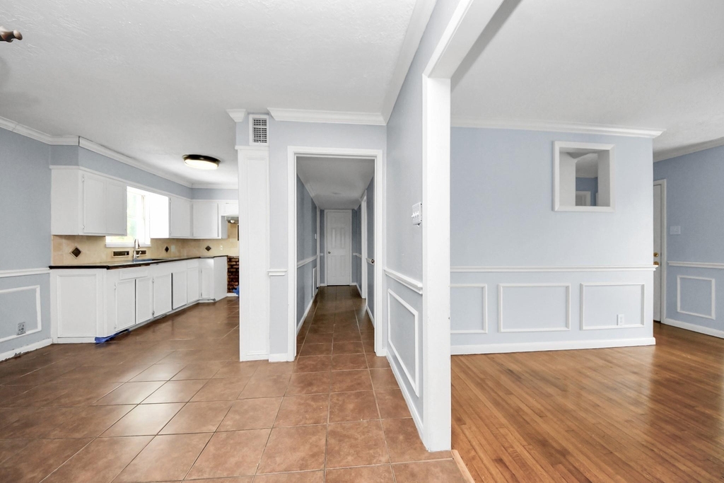 2513 Leslie Street - Photo 11