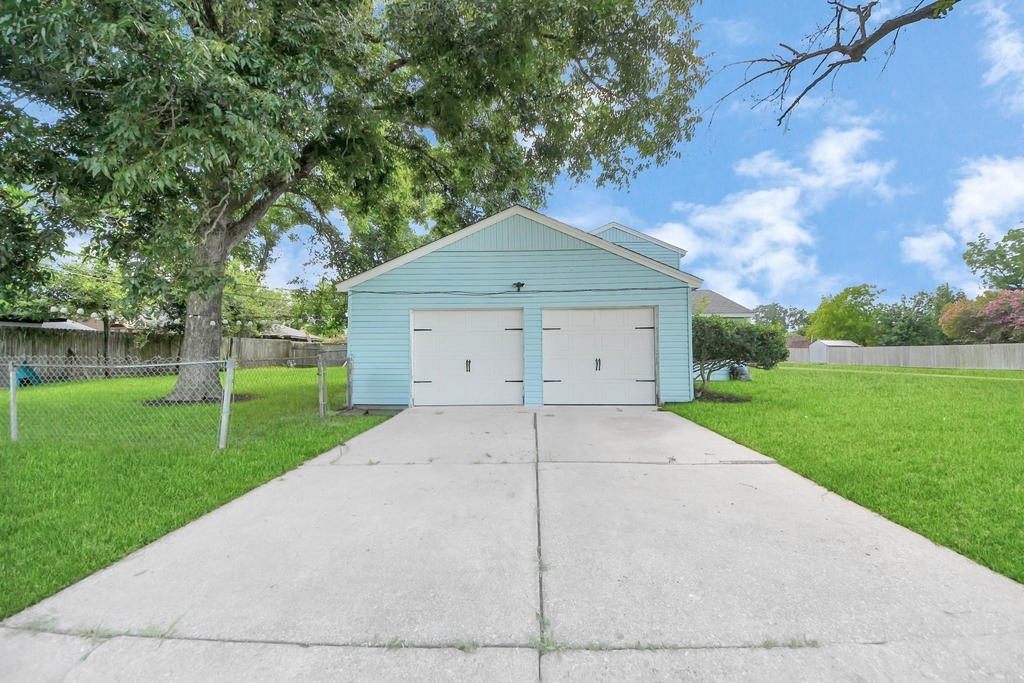2513 Leslie Street - Photo 35