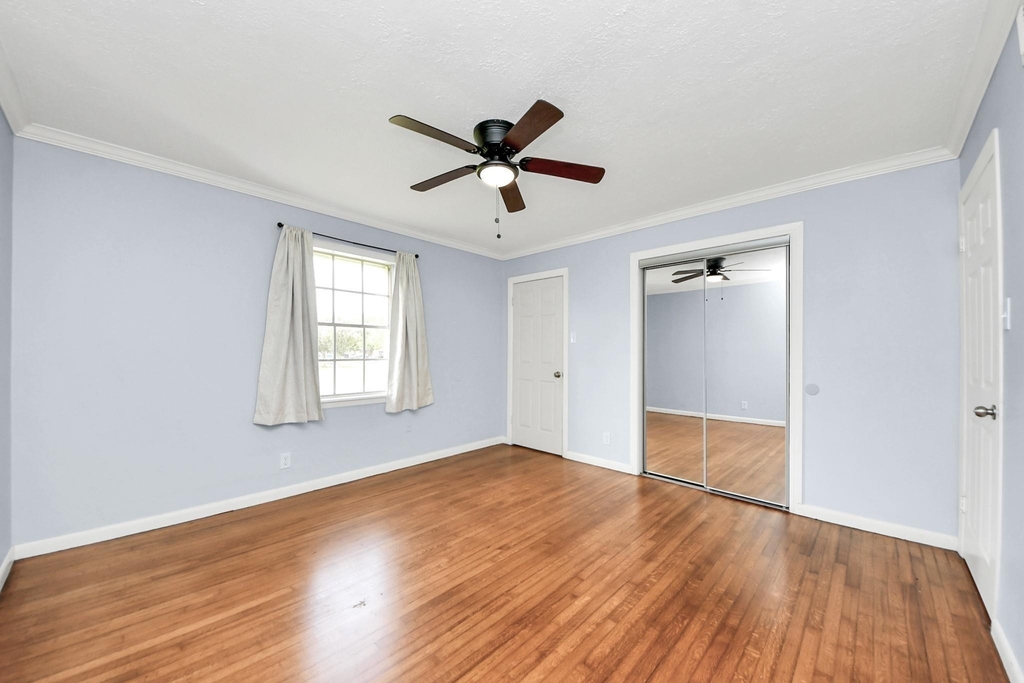 2513 Leslie Street - Photo 32