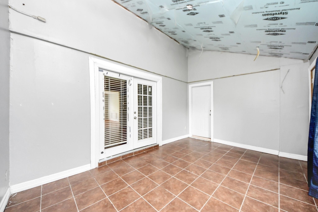 2513 Leslie Street - Photo 29