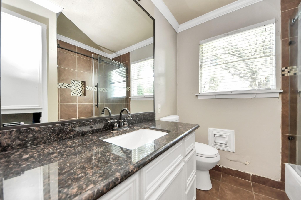 2513 Leslie Street - Photo 24
