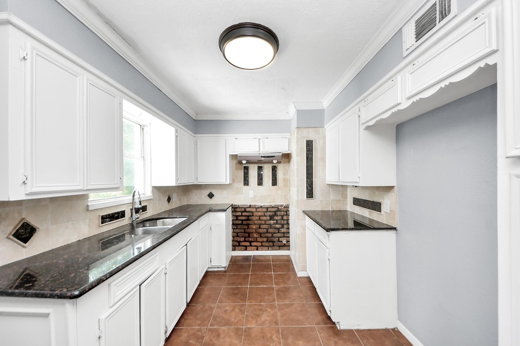 2513 Leslie Street - Photo 18