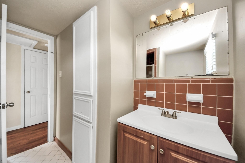 2513 Leslie Street - Photo 19