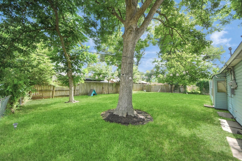 2513 Leslie Street - Photo 36