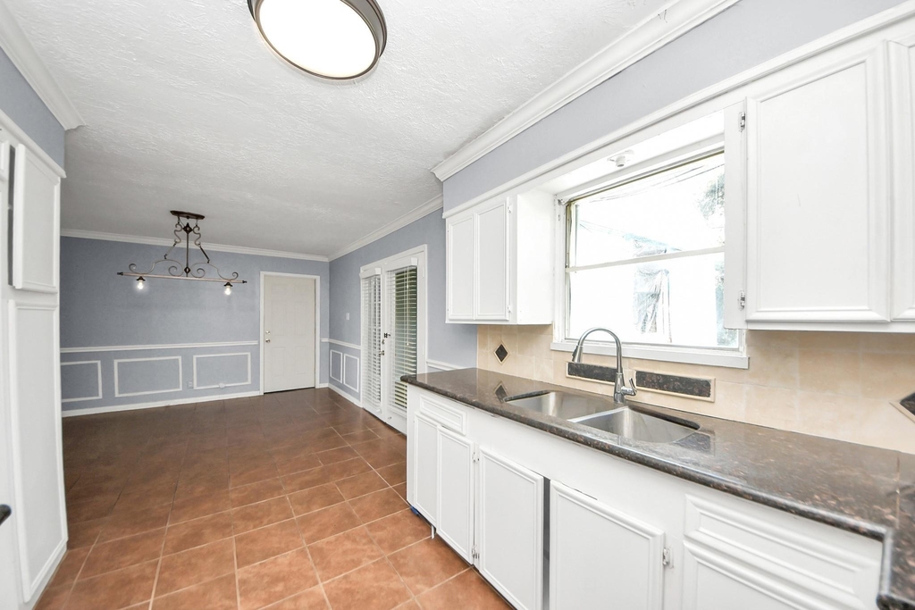 2513 Leslie Street - Photo 16