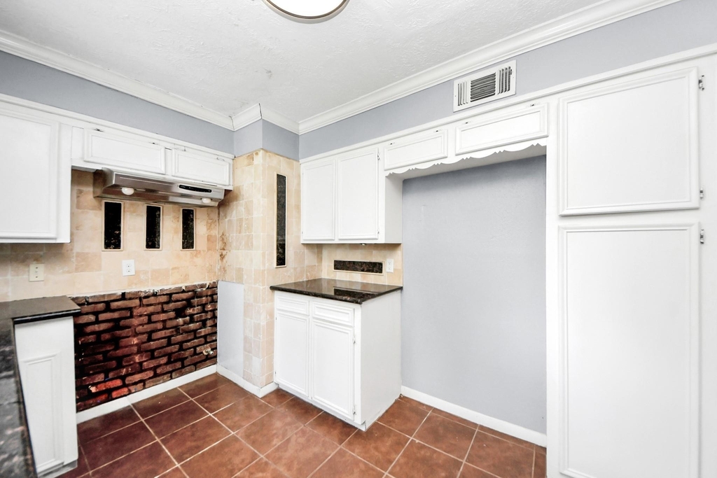 2513 Leslie Street - Photo 12