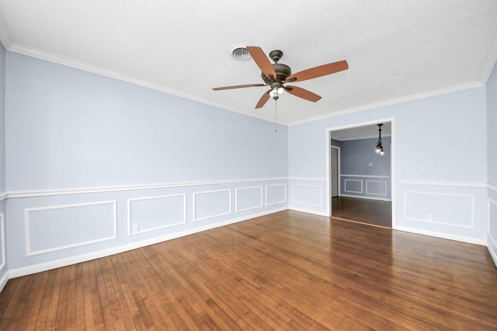 2513 Leslie Street - Photo 5