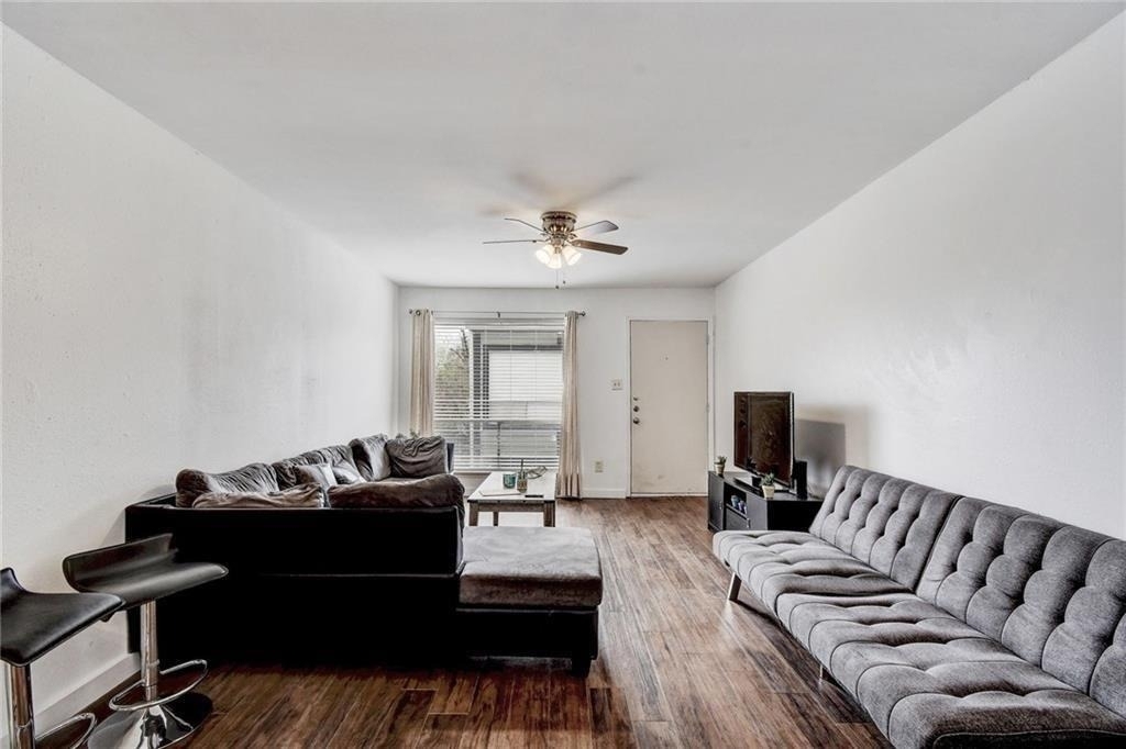 2200 San Gabriel St - Photo 2