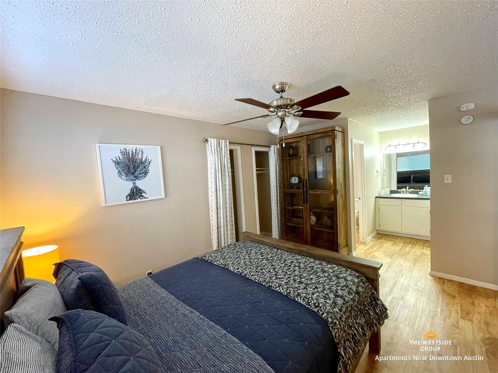 1616 W 6th St - Photo 2