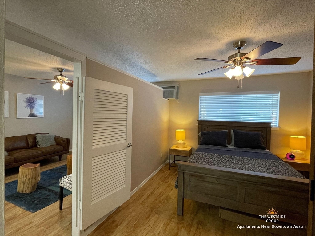 1616 W 6th St - Photo 4