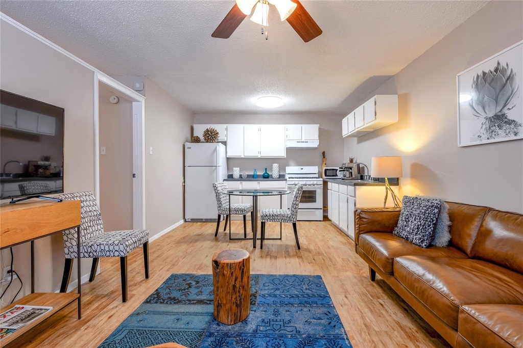 1616 W 6th St - Photo 1