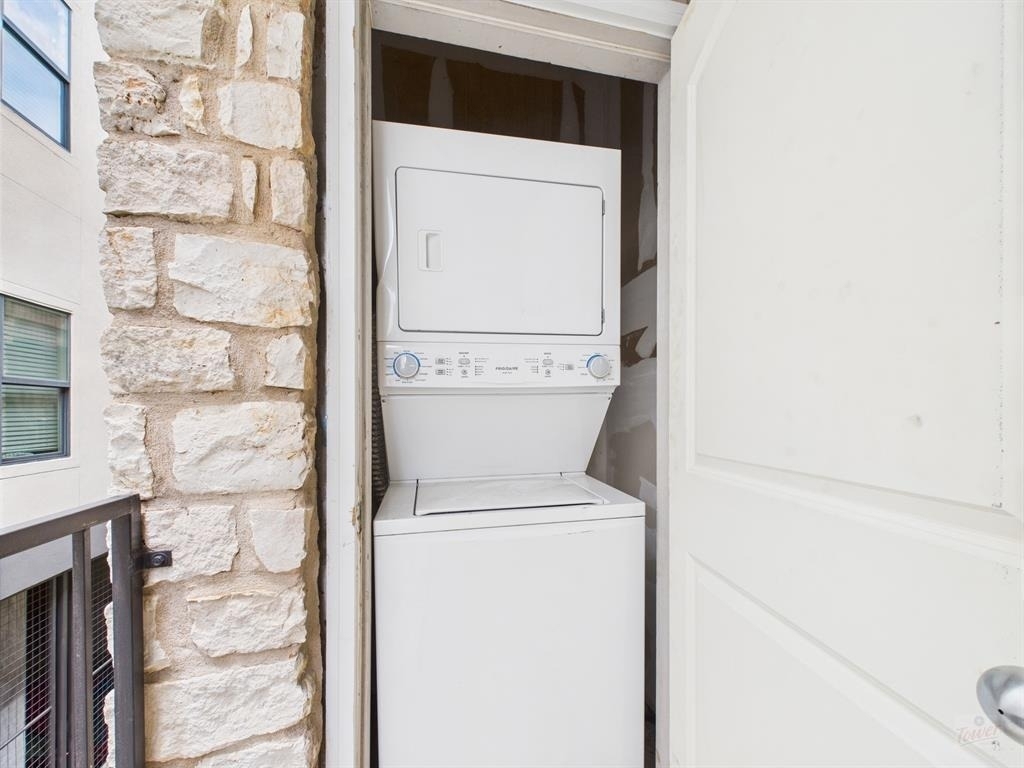 2604 Salado St - Photo 11