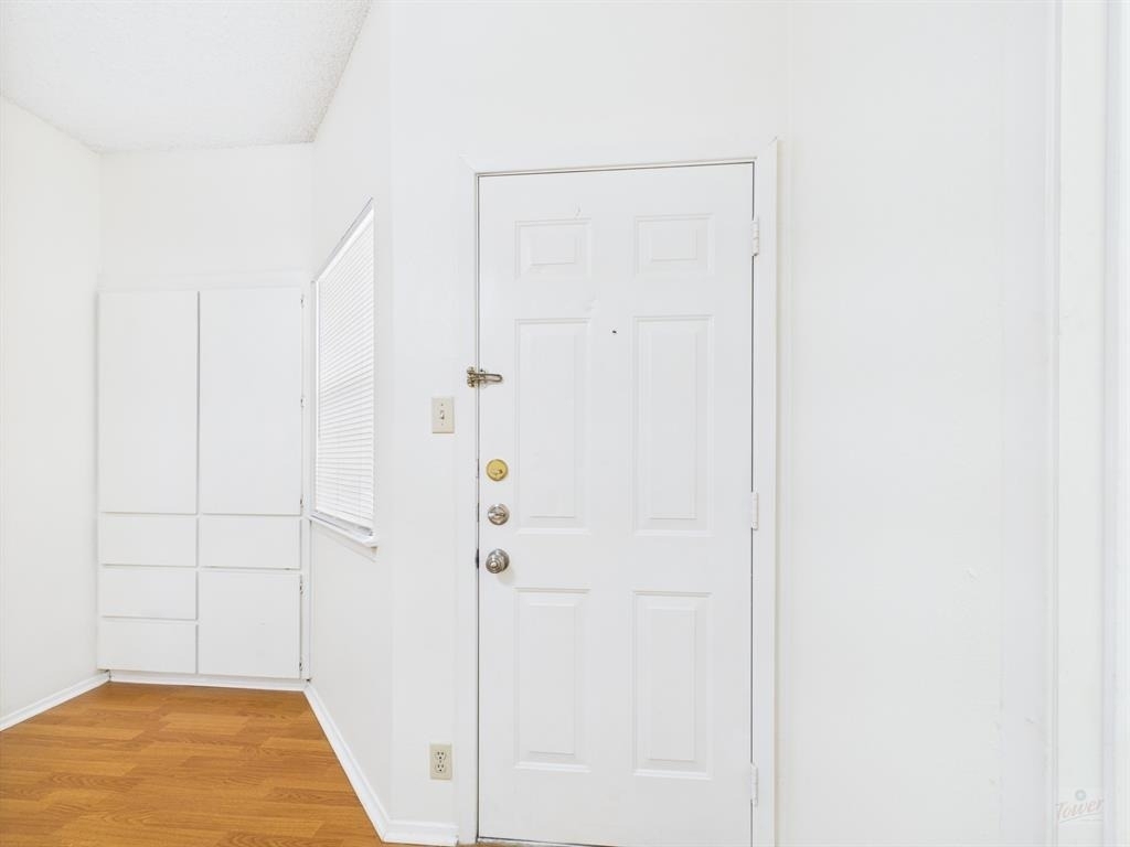 2604 Salado St - Photo 9