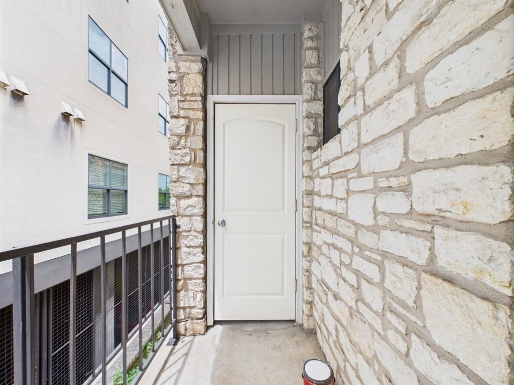2604 Salado St - Photo 10