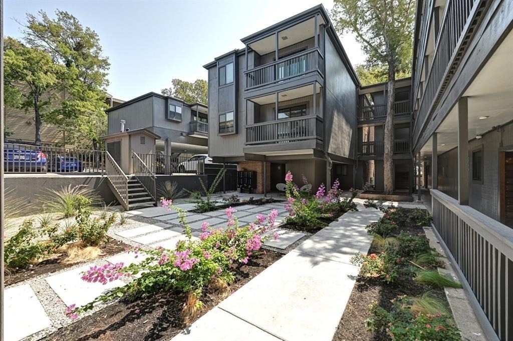 3301 Red River St - Photo 0