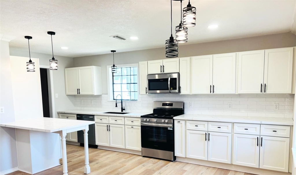 1803 S Park Street - Photo 2