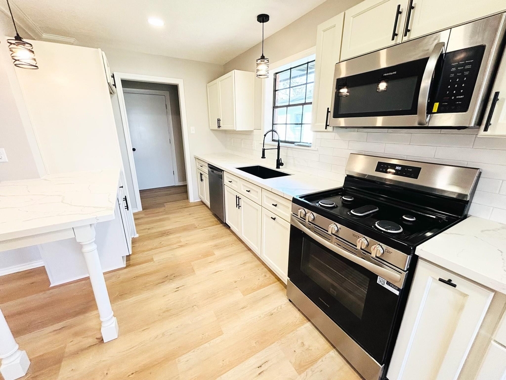 1803 S Park Street - Photo 6