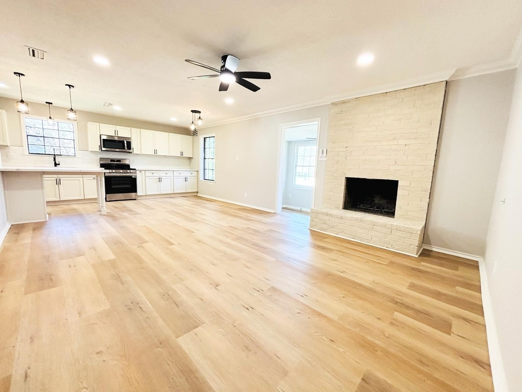 1803 S Park Street - Photo 7