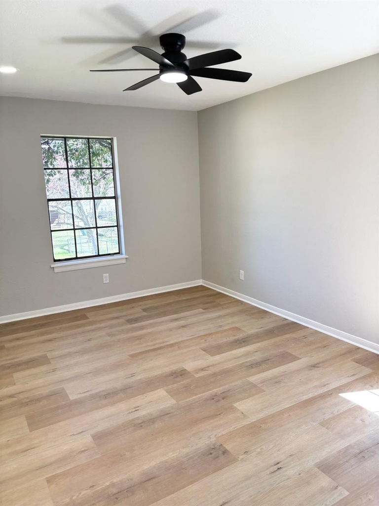 1803 S Park Street - Photo 12