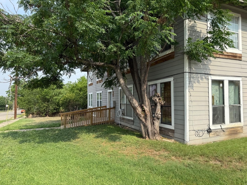541 Hammond Ave - Photo 1