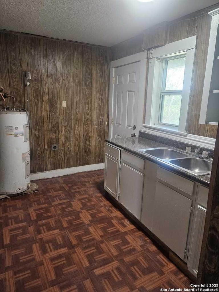 541 Hammond Ave - Photo 7