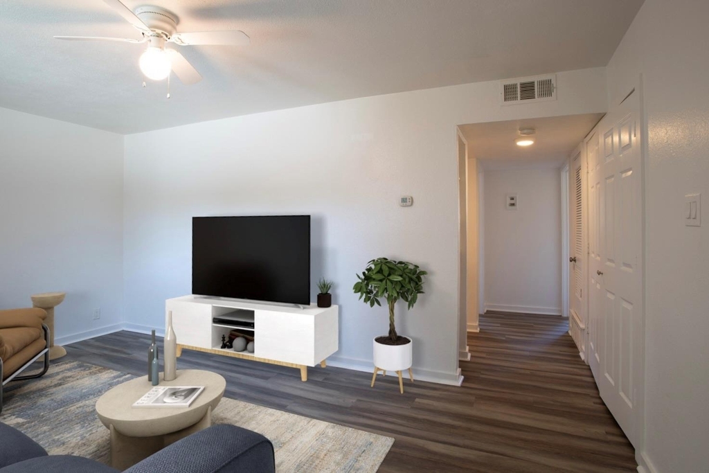 7945 Gault St - Photo 5