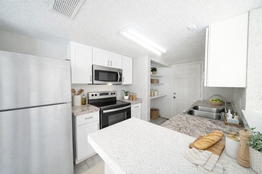 8100 Leonora Street - Photo 2