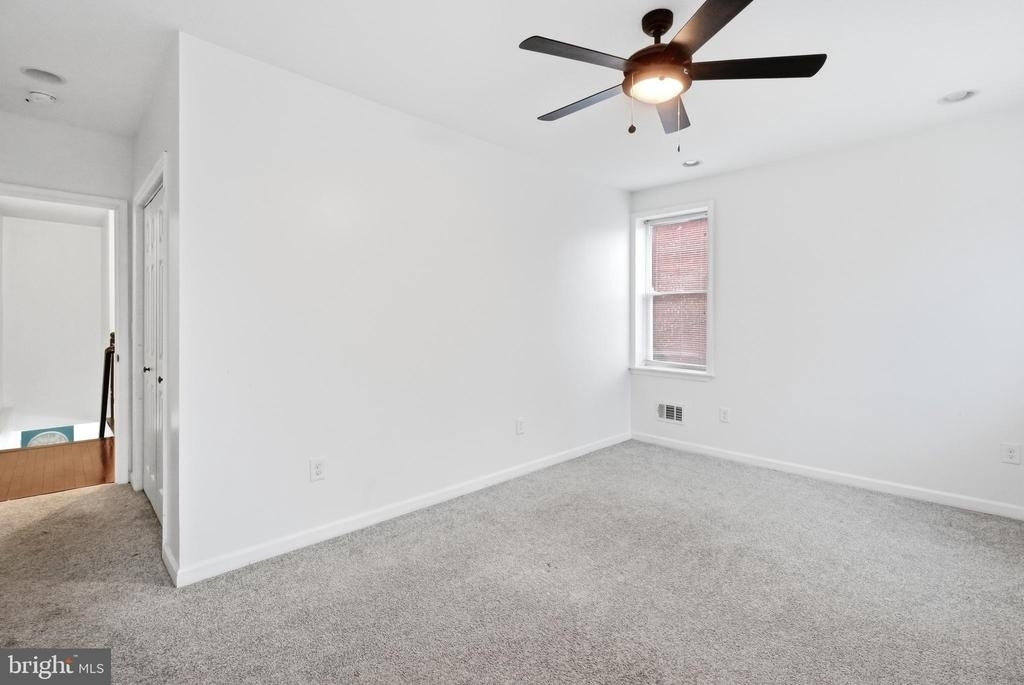 2302 2302 Mount Royal Terrace - Photo 15