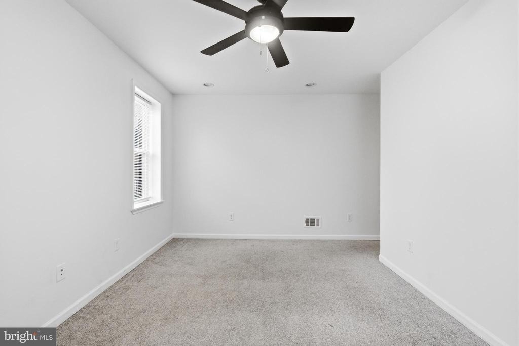 2302 2302 Mount Royal Terrace - Photo 14