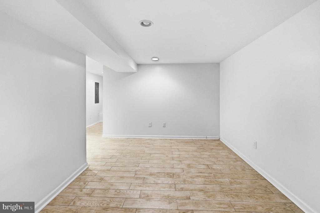 2302 2302 Mount Royal Terrace - Photo 24