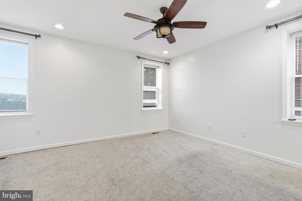 2302 2302 Mount Royal Terrace - Photo 16