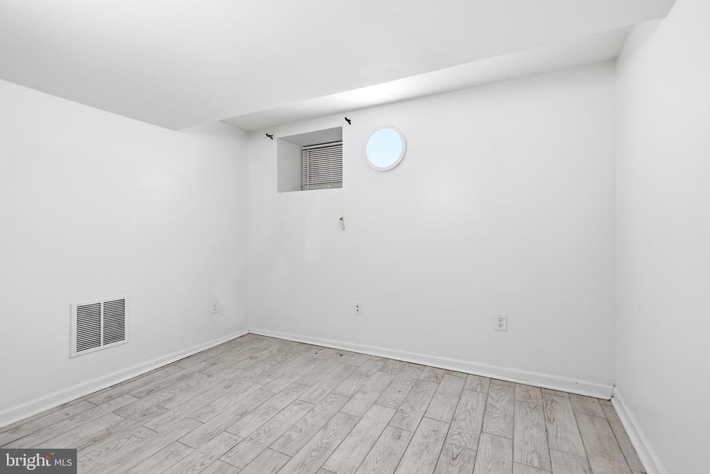 2302 2302 Mount Royal Terrace - Photo 22