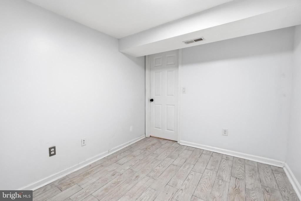 2302 2302 Mount Royal Terrace - Photo 20