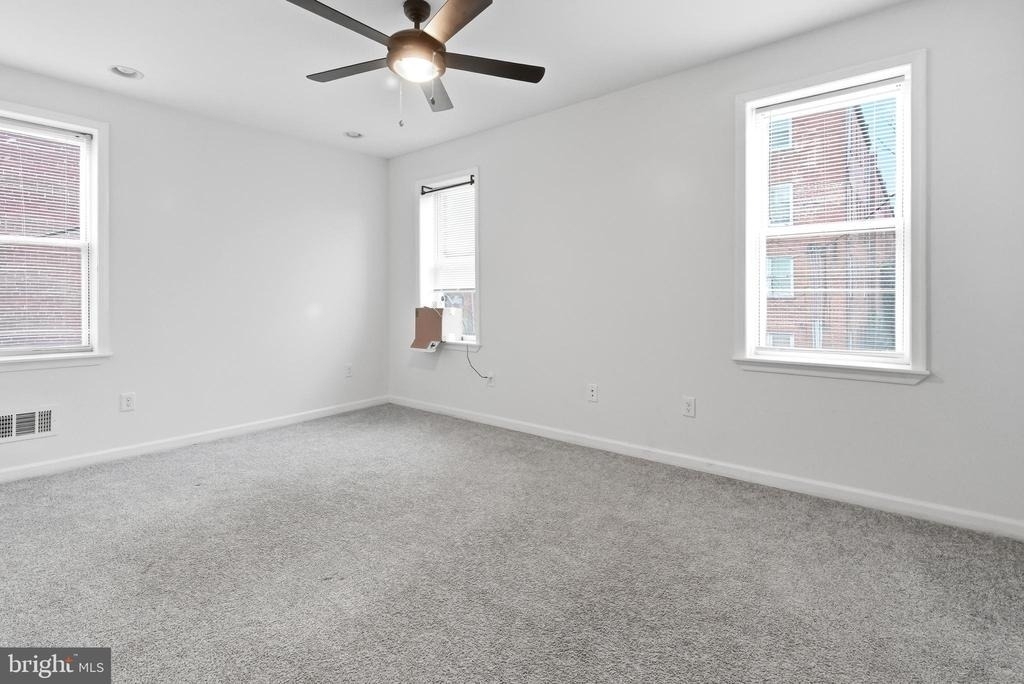 2302 2302 Mount Royal Terrace - Photo 12