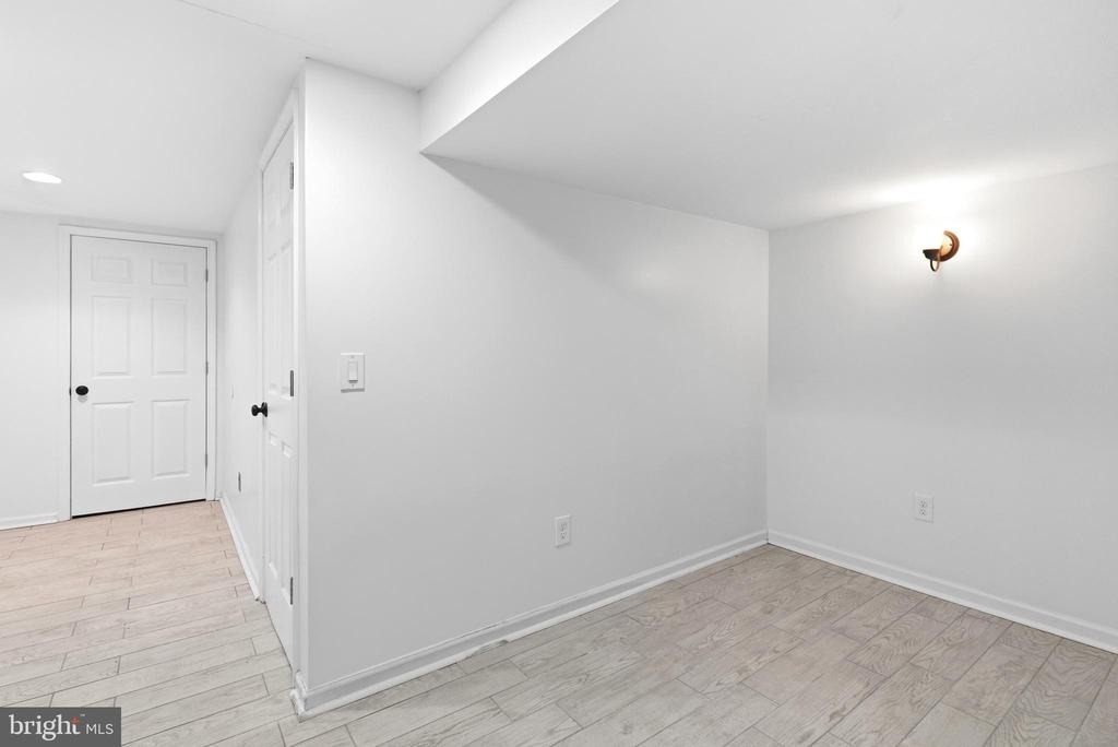 2302 2302 Mount Royal Terrace - Photo 25