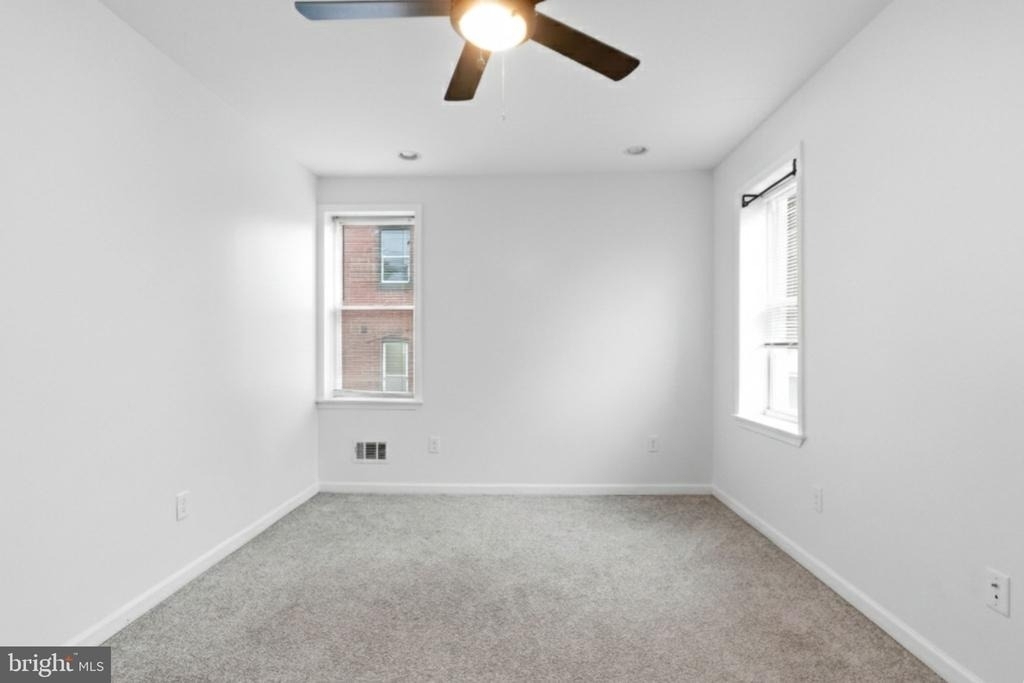 2302 2302 Mount Royal Terrace - Photo 4