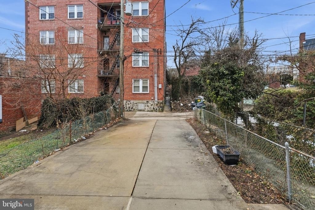 2302 2302 Mount Royal Terrace - Photo 35