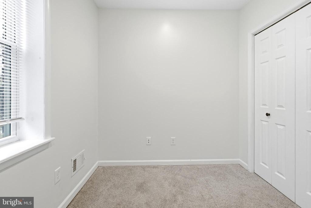 2302 2302 Mount Royal Terrace - Photo 11
