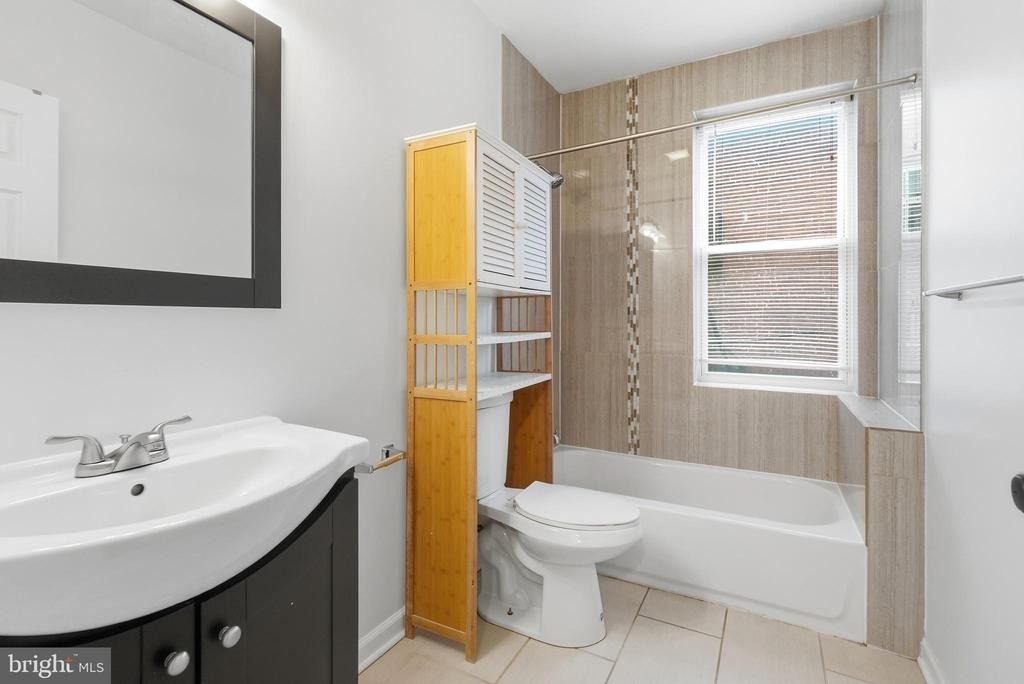 2302 2302 Mount Royal Terrace - Photo 32