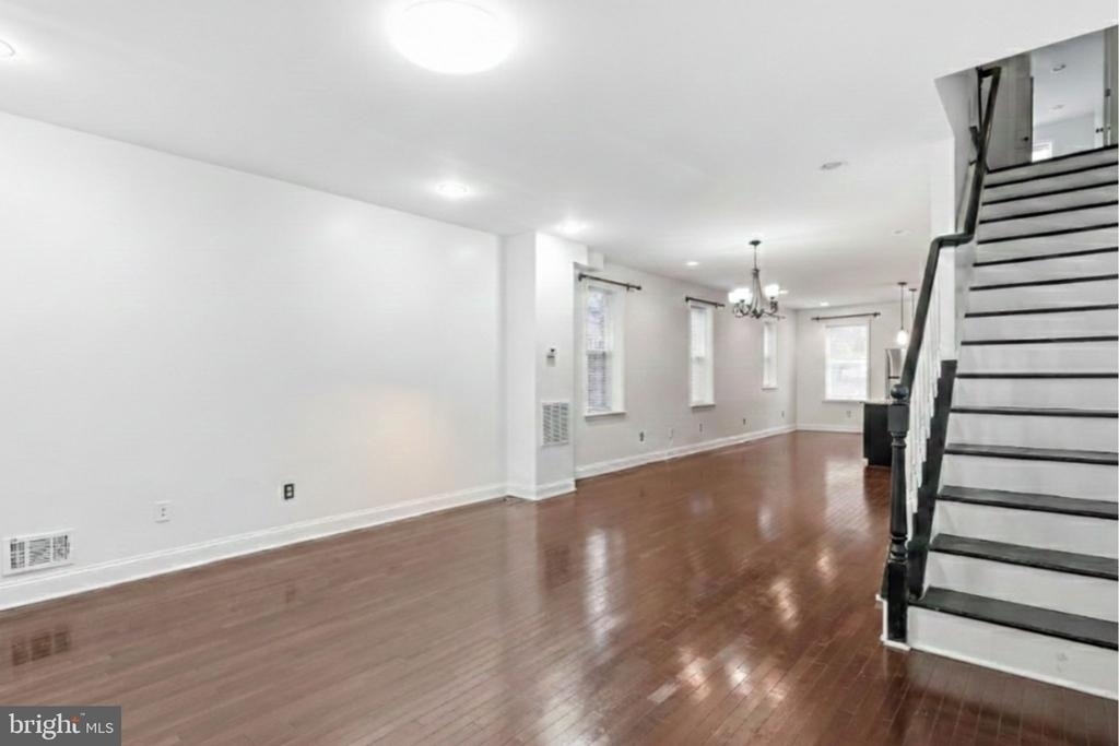 2302 2302 Mount Royal Terrace - Photo 3