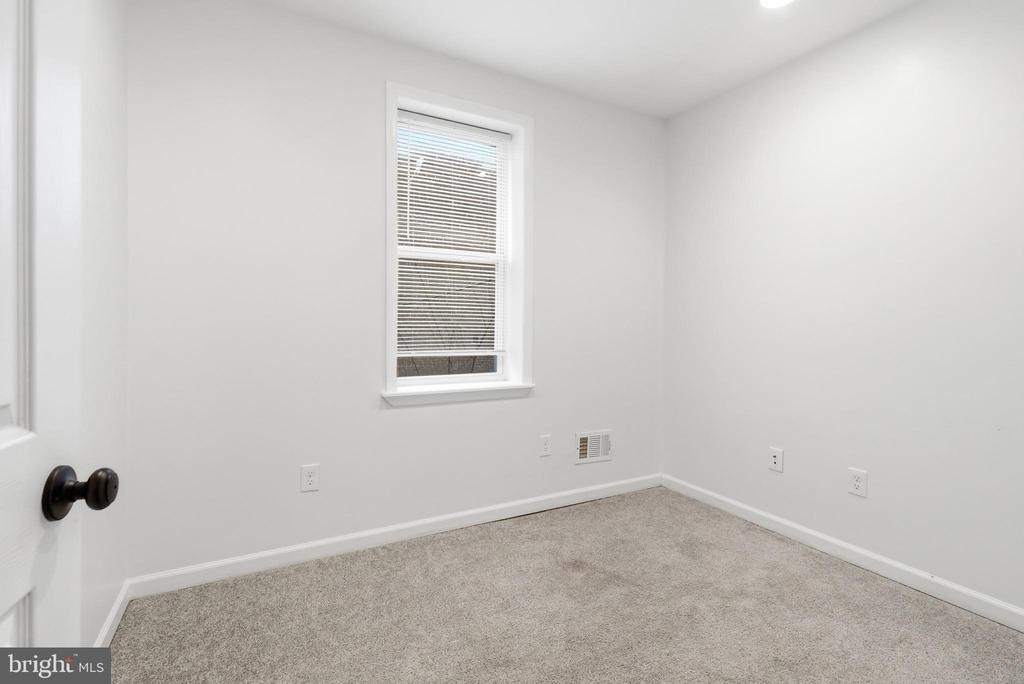 2302 2302 Mount Royal Terrace - Photo 10