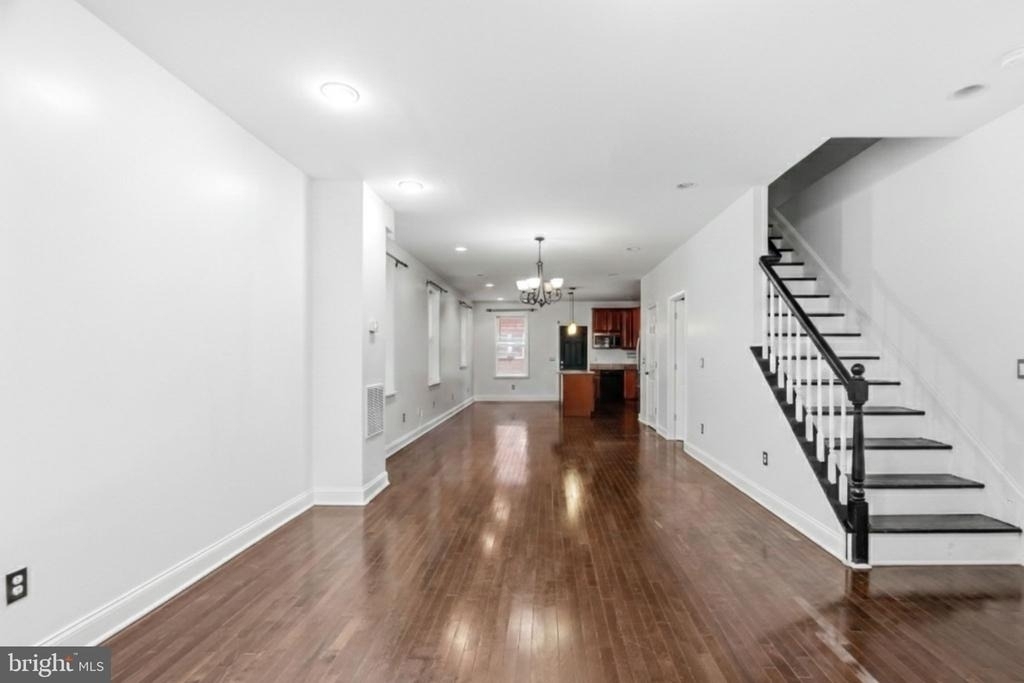 2302 2302 Mount Royal Terrace - Photo 2