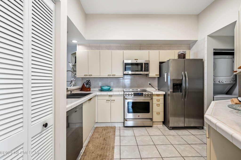 75 Comares Avenue - Photo 10
