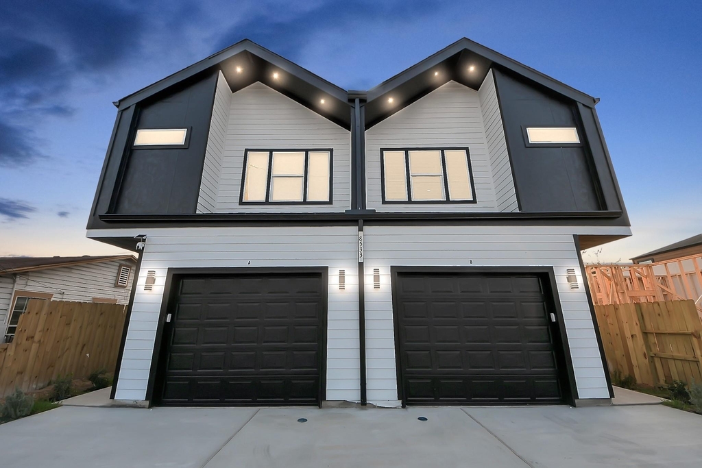 8533 Amadwe Street - Photo 34