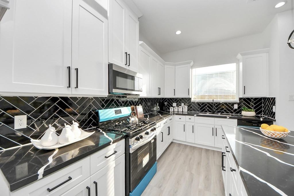 8533 Amadwe Street - Photo 11