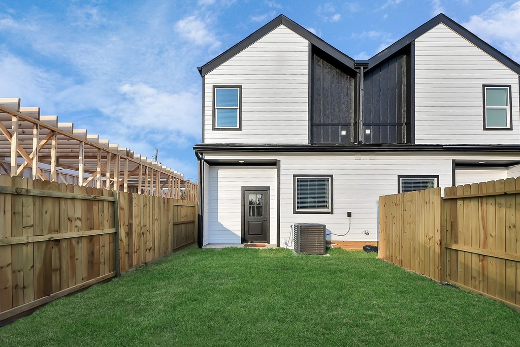 8533 Amadwe Street - Photo 32