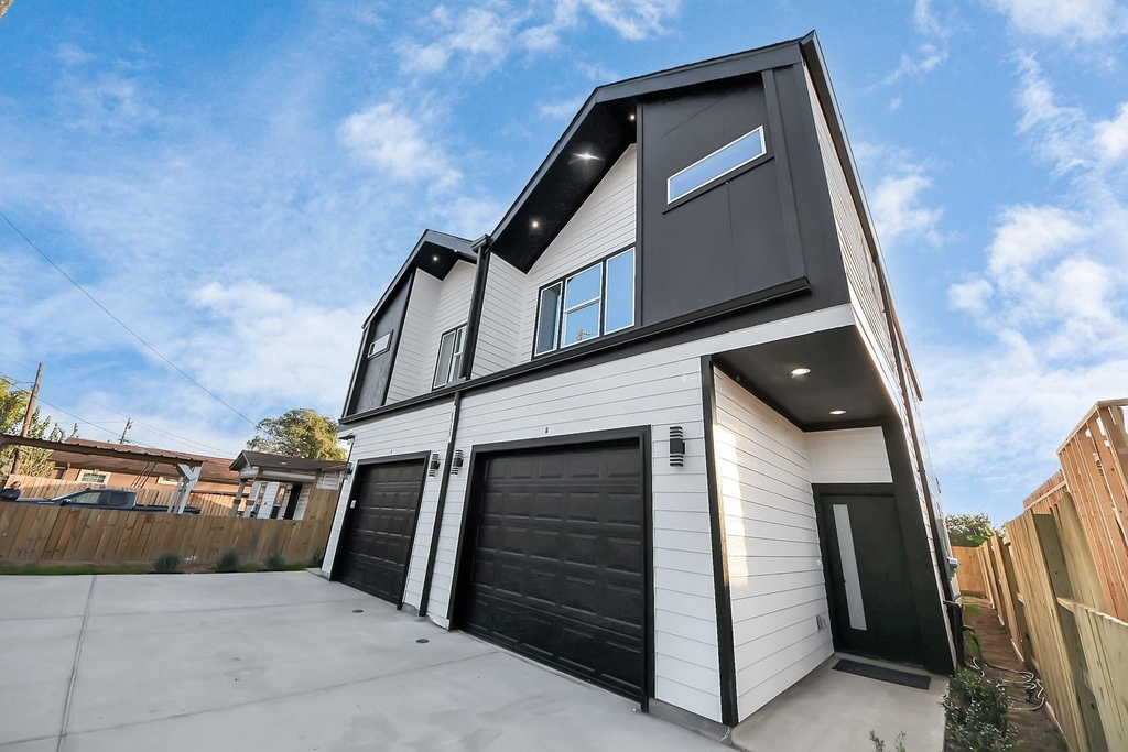 8533 Amadwe Street - Photo 0
