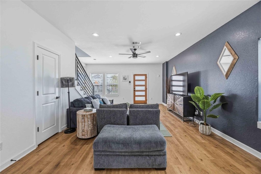 6130 Conley Street - Photo 3